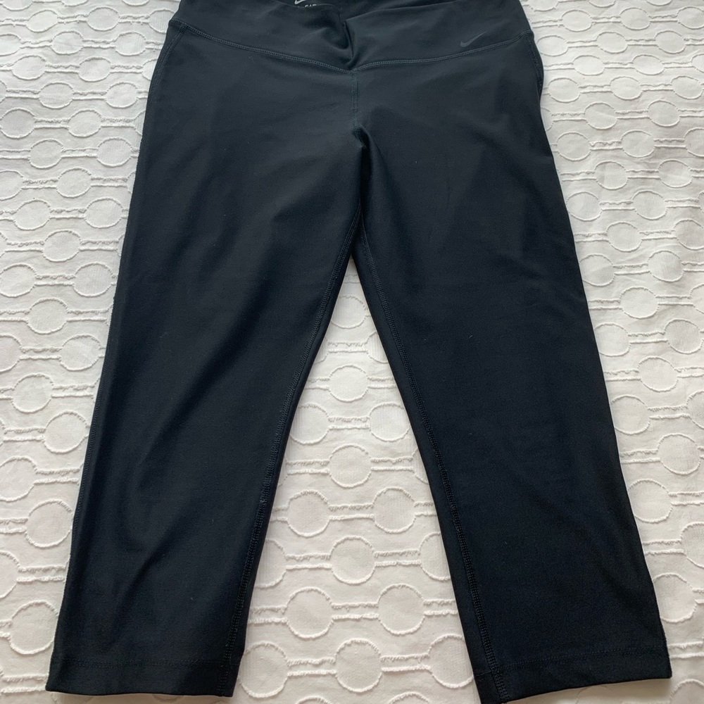 Nike cropped pants